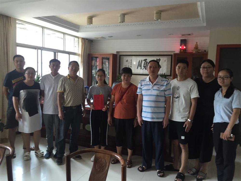 福建易順建筑工程有限公司2017年第一屆：“金秋助學(xué)，學(xué)子圓夢，誠信你我，感恩社會”