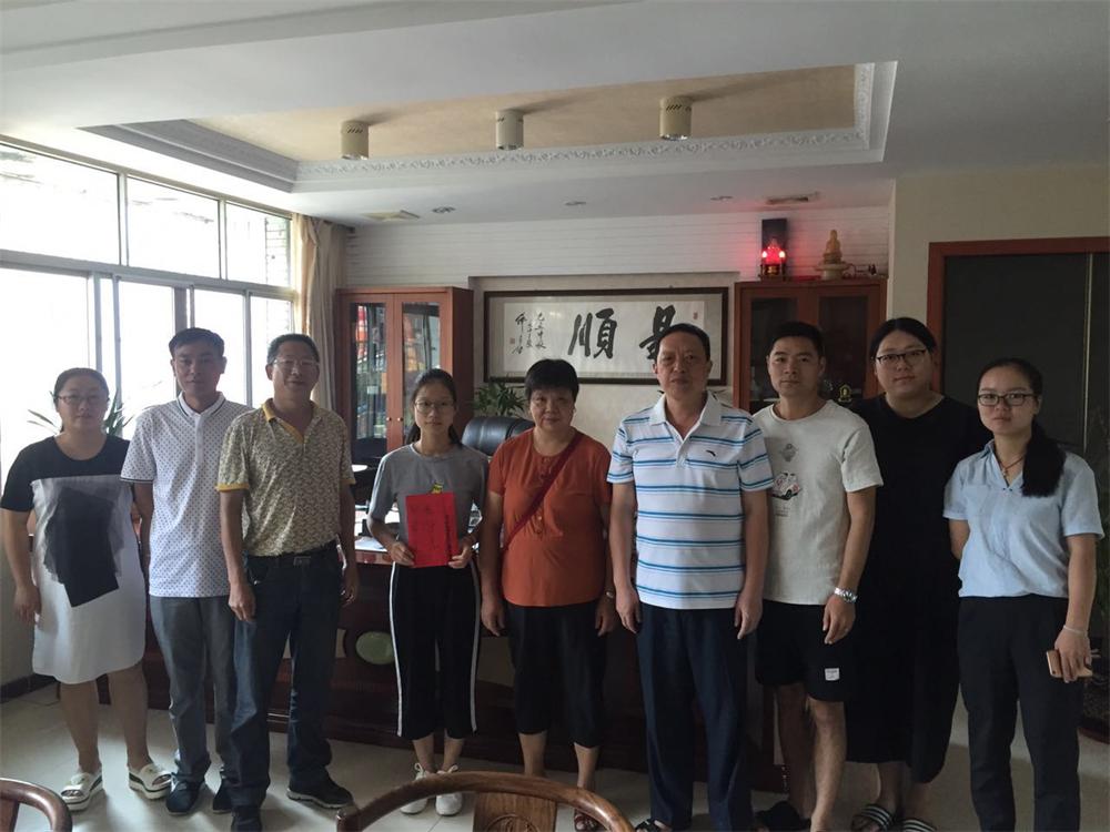 福建易順建筑工程有限公司2017年第一屆：“金秋助學(xué)，學(xué)子圓夢，誠信你我，感恩社會”