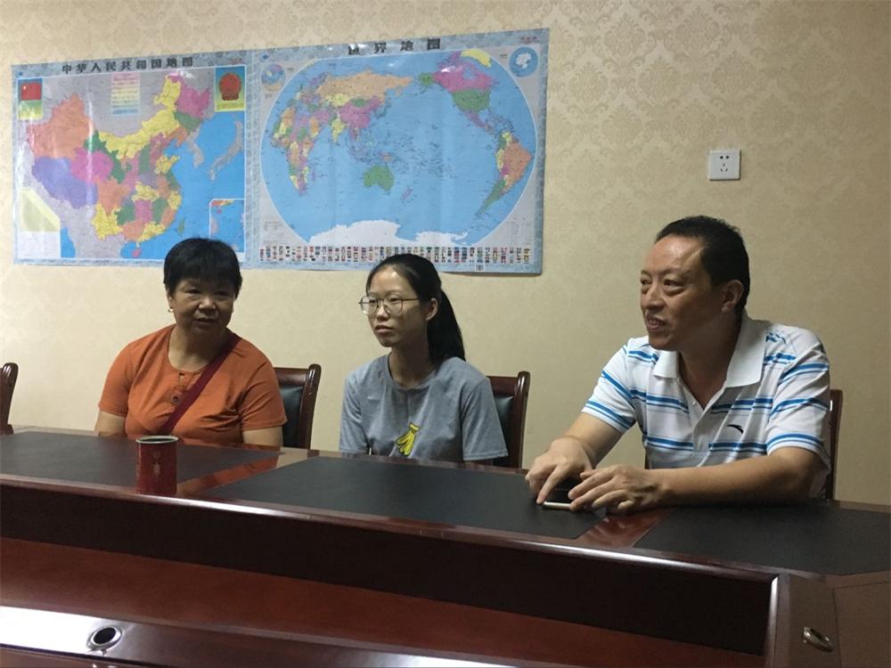 福建易順建筑工程有限公司2017年第一屆：“金秋助學(xué)，學(xué)子圓夢，誠信你我，感恩社會”