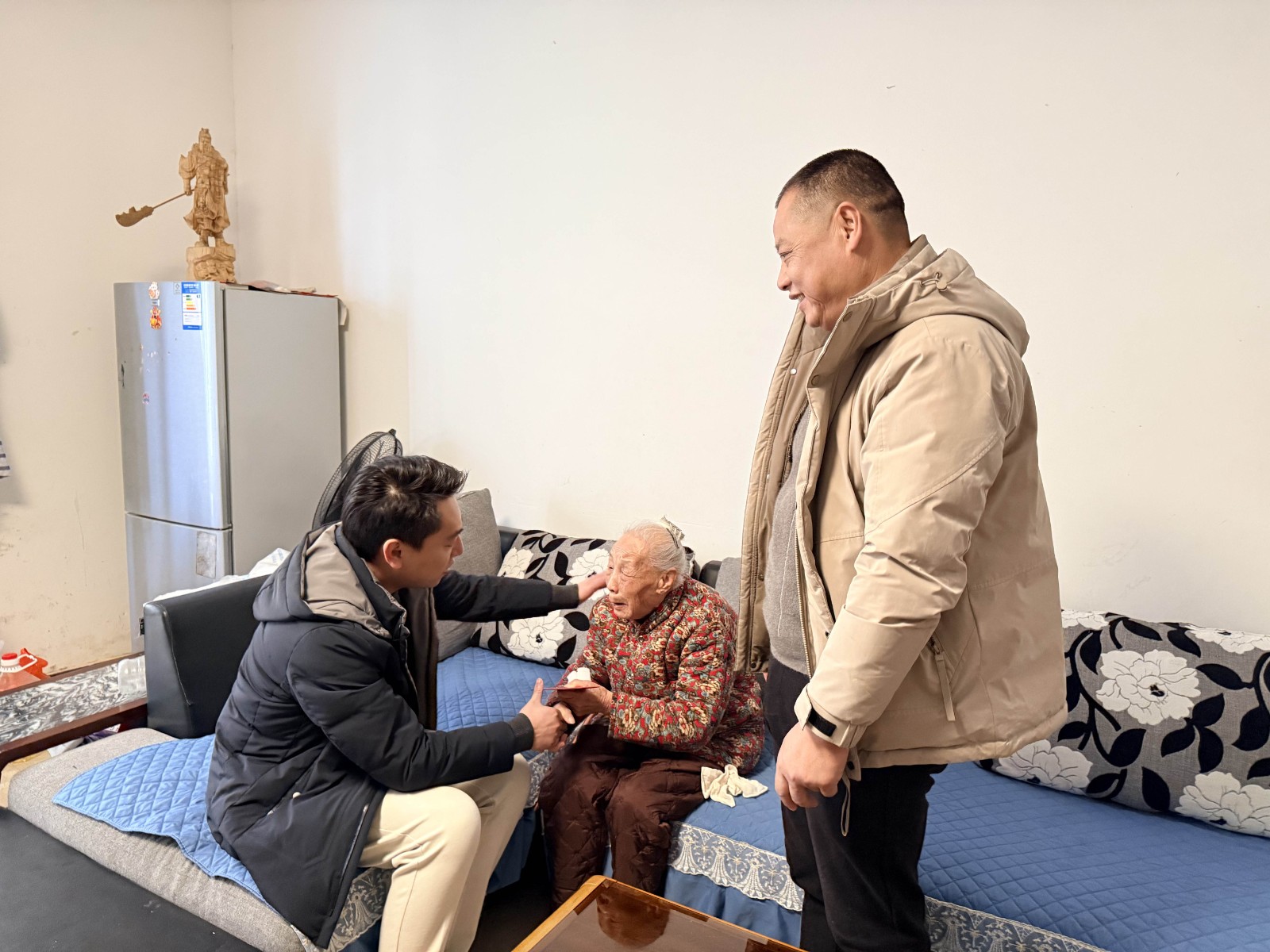情暖寒冬，心系民生——易順建工集團(tuán)開展困難黨員及群眾慰問活動